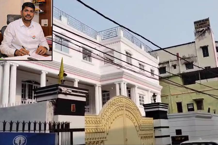 ইডি তল্লাশি রুখতে ছেড়ে দিলেন পোষ্য কুকুর! ধানবাদের ঠিকাদারের কীর্তিতে অবাক তদন্তকারীরা