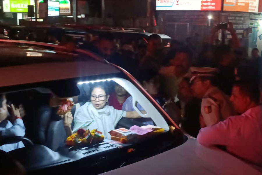 Eye 'stolen' at Barasat Medical morgue, CM Mamata caught in protest