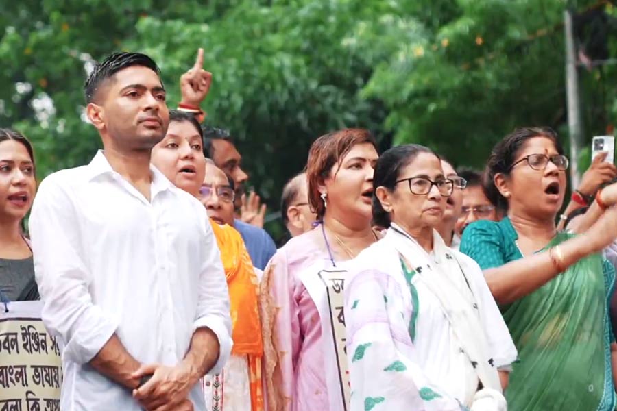 SIR আবহে সম্প্রীতিতে জোর, ৬ ডিসেম্বর সংহতি সমাবেশে থাকছেন মমতা-অভিষেক!