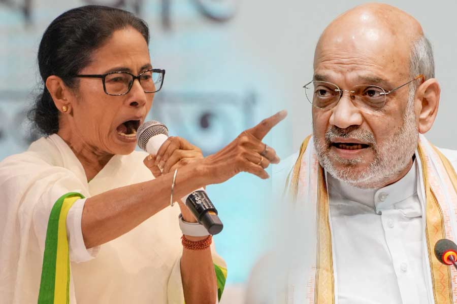 অনুপ্রবেশকারীদের বাঁচাতে SIR বিরোধিতা! কমিশনকে মমতার চিঠির পরই সরব শাহ