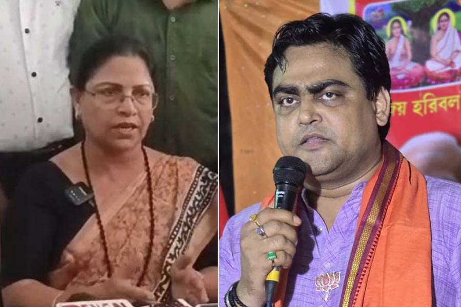ঠাকুরবাড়িতে এসআইআর যুদ্ধ! মমতাবালার অনশনের পালটা অবস্থানে শান্তনু-অনুগামীরা
