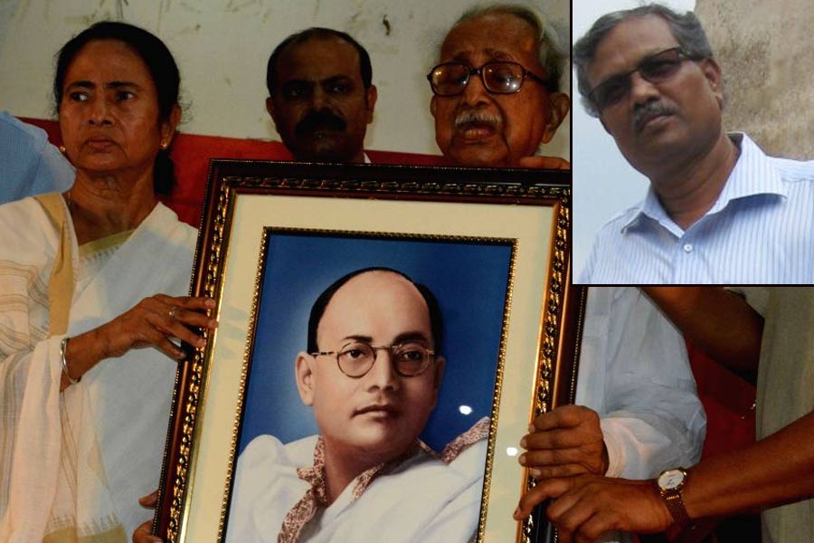 অশোক ঘোষের সঙ্গে মমতার ছবি দিয়ে পোস্ট! বিতর্ক উঠতেই কী সাফাই ফরওয়ার্ড ব্লকের?