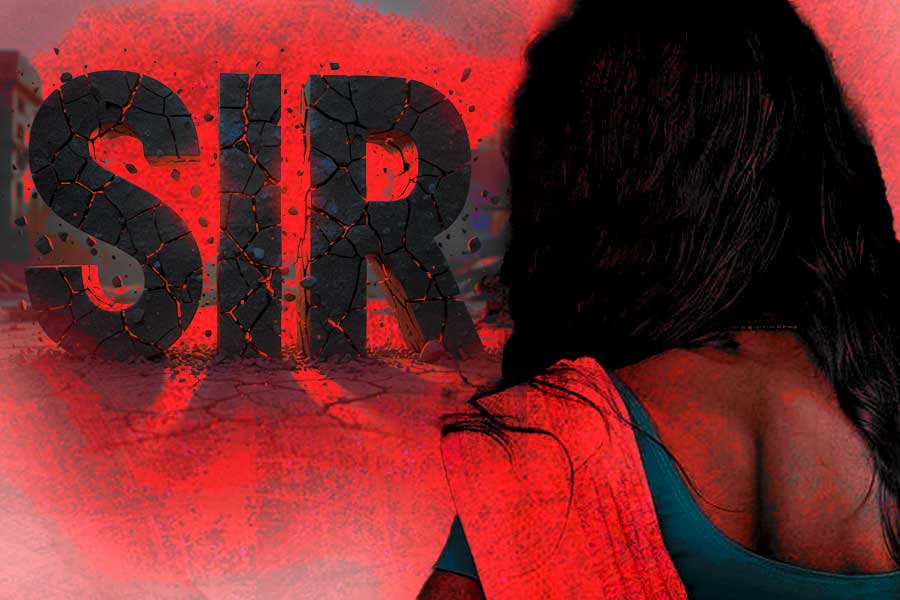 মঙ্গলে খসড়া প্রকাশ, নাম বাদ যাবে না তো? SIR ‘আতঙ্কে’ চরম সিদ্ধান্ত দুর্গাপুরের বধূর