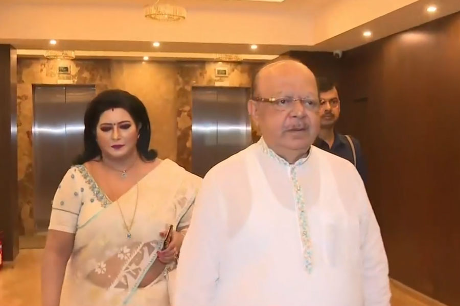 ৭ বছর পর ‘ঘর ওয়াপসি’, ছাব্বিশের আগেই তৃণমূলে ফিরছেন শোভন-বৈশাখী