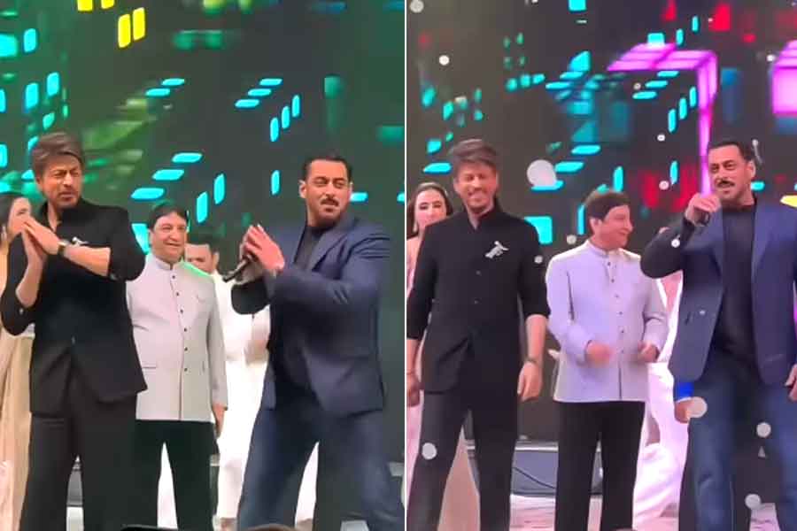 ‘ও ও জানে জানা’, স্টারডম ভুলে বিয়েবাড়িতে শাহরুখ-সলমনের নাচ! মুগ্ধ নেটদুনিয়া