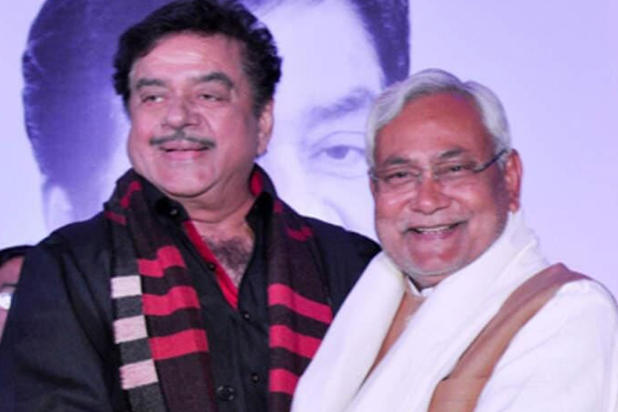 ‘বিশ্বস্ত, ভদ্র রাজনীতিক’, বিহারজয়ী নীতীশকে প্রশংসায় ভরালেন তৃণমূলের শত্রুঘ্ন, কী বলছে দল?
