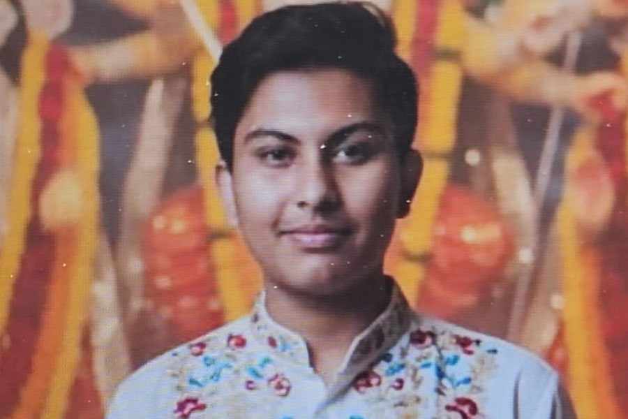 মোবাইল চাইতেই পড়তে বসতে বলেছিল মা, ‘অভিমানে’ চরম সিদ্ধান্ত মাধ্যমিক পরীক্ষার্থীর!