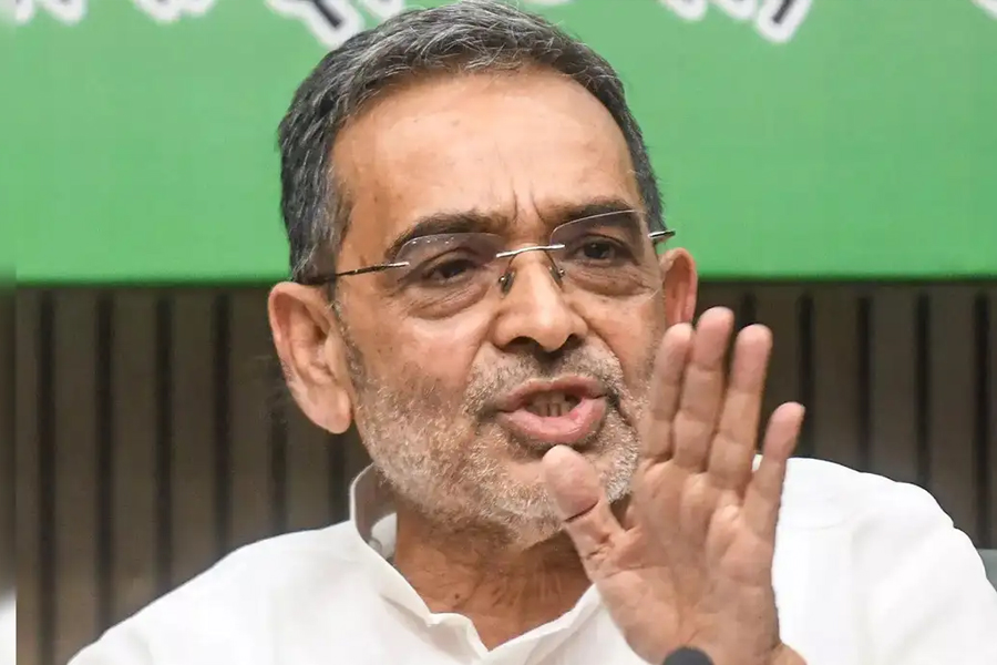 বিহারে ভোট মিটতেই এনডিএ শিবিরে ফাটল! ‘পরিবারতন্ত্র চলছে’, কুশওয়াহার দল ছাড়লেন ৭ নেতা