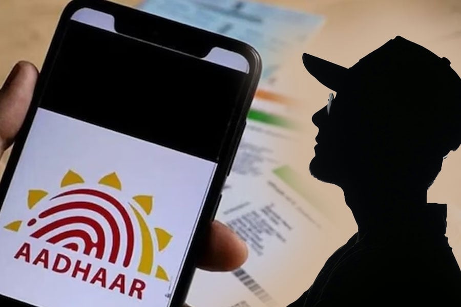 ঘরে বসেই আধারের সঙ্গে জোড়া যাবে মোবাইল নম্বর! খাটনি কমছে গ্রাহকের
