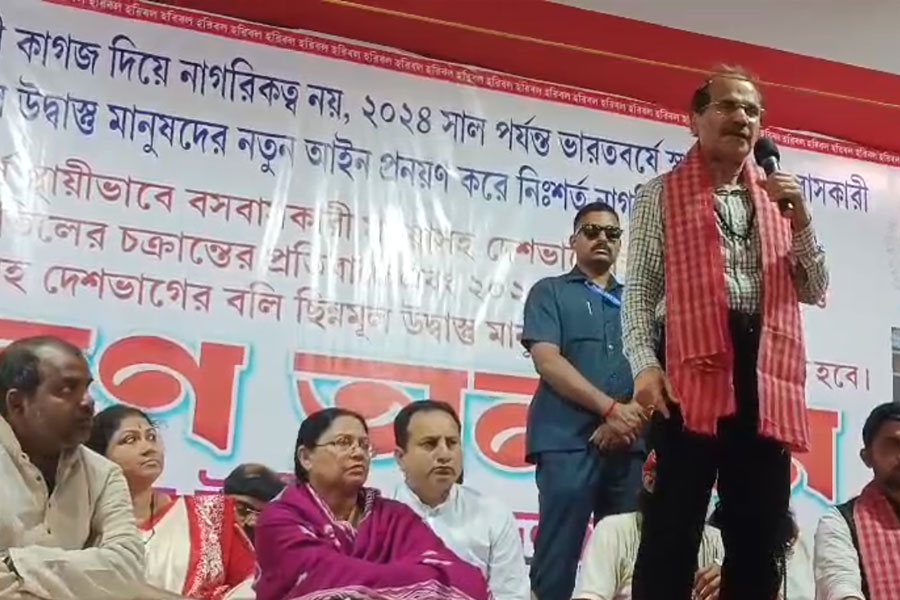 মতুয়াদের অনশন মঞ্চে অধীর, অনশনকারীদের বললেন, ‘দিল্লি চলো’