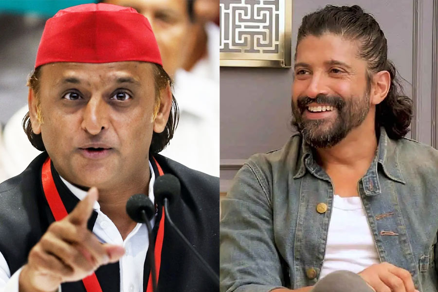 আচমকাই ফারহান আখতারের প্রশংসায় পঞ্চমুখ অখিলেশ যাদব, অভিনেতা কি এবার রাজনীতিতে?
