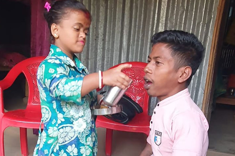 উচ্চতা ছোট, আকাশ তো বড়! চার হাত এক হল আসানসোলের নন্দিনী-বালুরঘাটের দীপঙ্করের