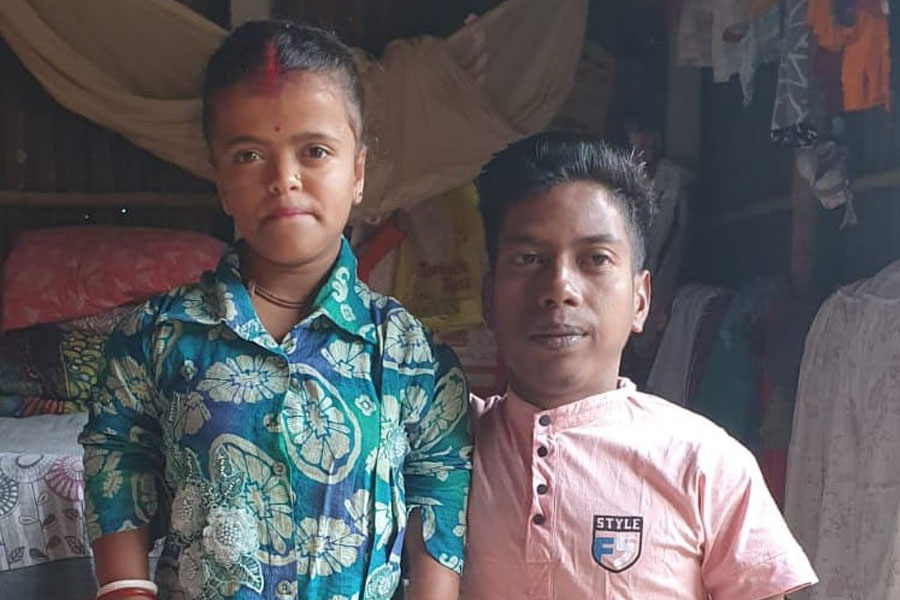 Nandini from Asansol and Dipankar from Balurghat got married