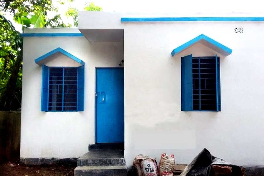 লিন্টেল হয়নি, বাংলার বাড়ির দ্বিতীয় কিস্তির টাকা পেলেন না ৩০ হাজার