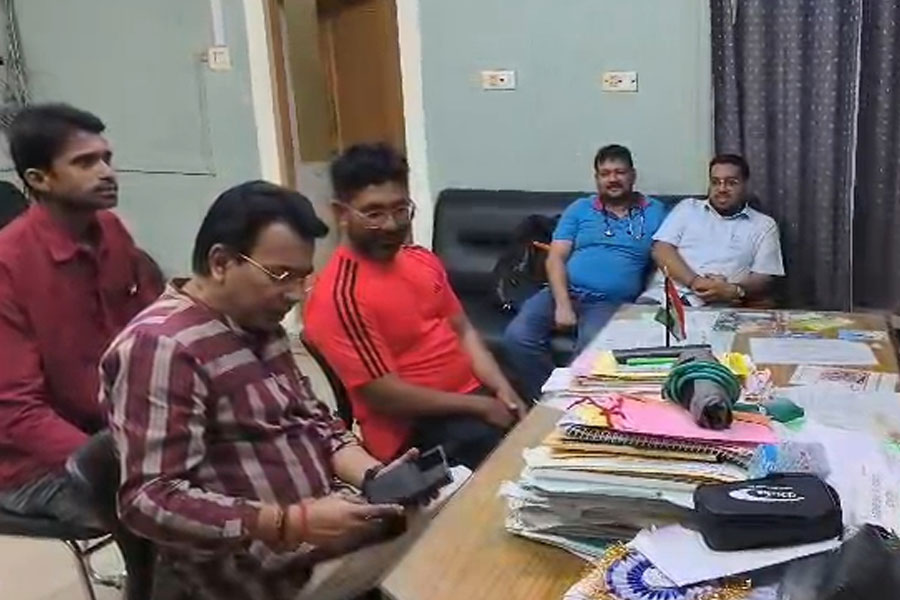রুদ্রনীলের বিরুদ্ধে বারাসত থানায় অভিযোগ, তদন্তে পুলিশ
