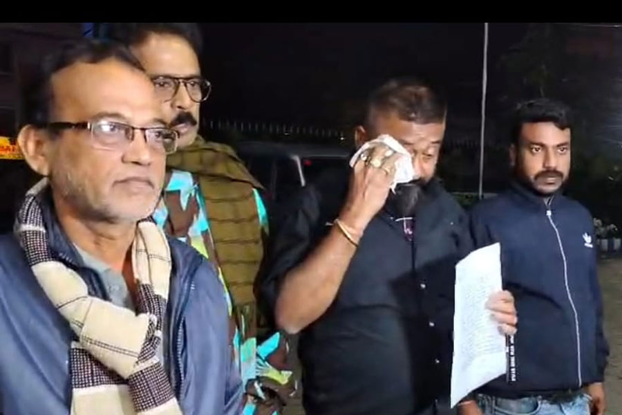 ছাব্বিশের আগেই গোষ্ঠীদ্বন্দ্ব চরমে, মহেশতলায় দলীয় সভায় বিজেপি কর্মীর মুখে ছোড়া হল গরম চা!