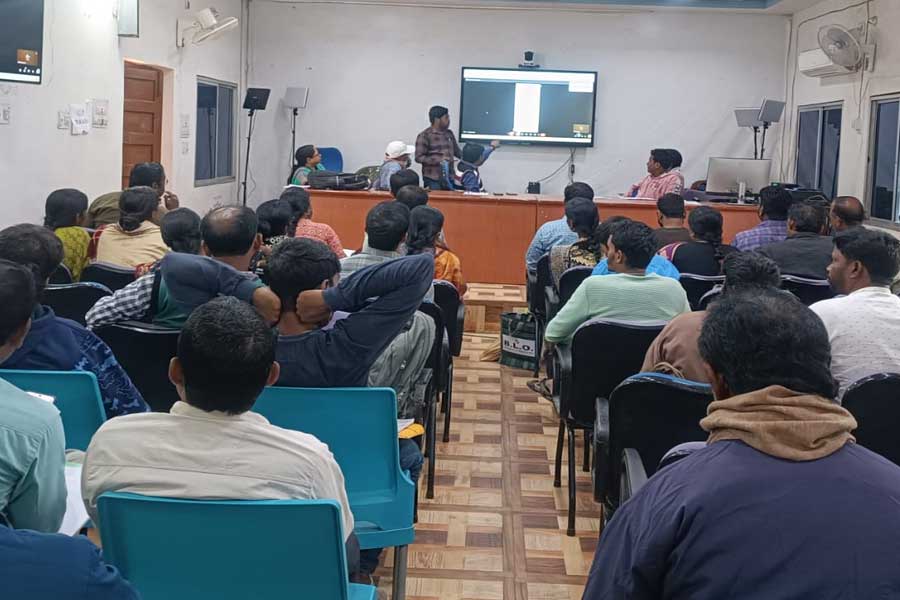 পুরুলিয়ায় ৬ শতাংশের বেশি ভোটারের হাতে পৌঁছায়নি ফর্ম, তথ্য আপলোডে হোঁচট বিএলও-দের