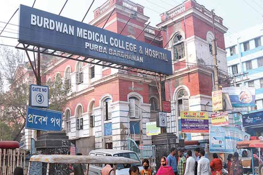বর্ধমান মেডিক্যালে ফের রক্ত ‘বিভ্রাট’, এক রোগীর বরাদ্দ রক্ত পেলেন অন্য মহিলা!