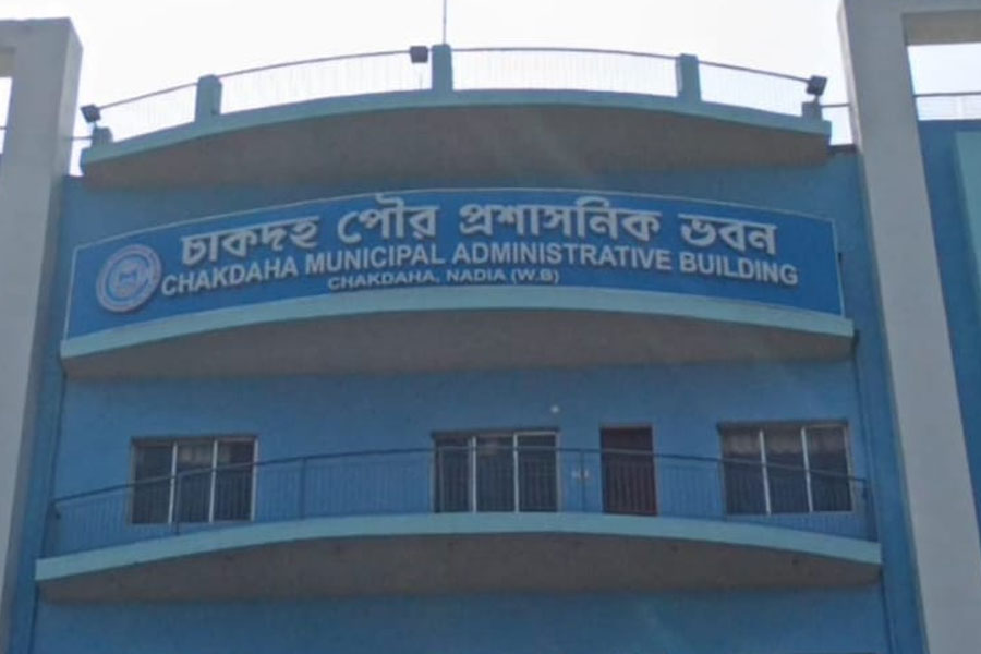 নাগরিক পরিষেবায় খামতির অভিযোগ, চাকদহ পুরসভার ২১ কাউন্সিলরকে শোকজ
