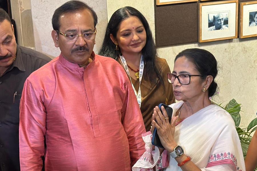 সিনেমার টানে হঠাৎ নন্দনে, ‘প্রত্যেক বছর আরও বড় হবে ফিল্ম ফেস্টিভ্যাল’, আশা মুখ্যমন্ত্রীর