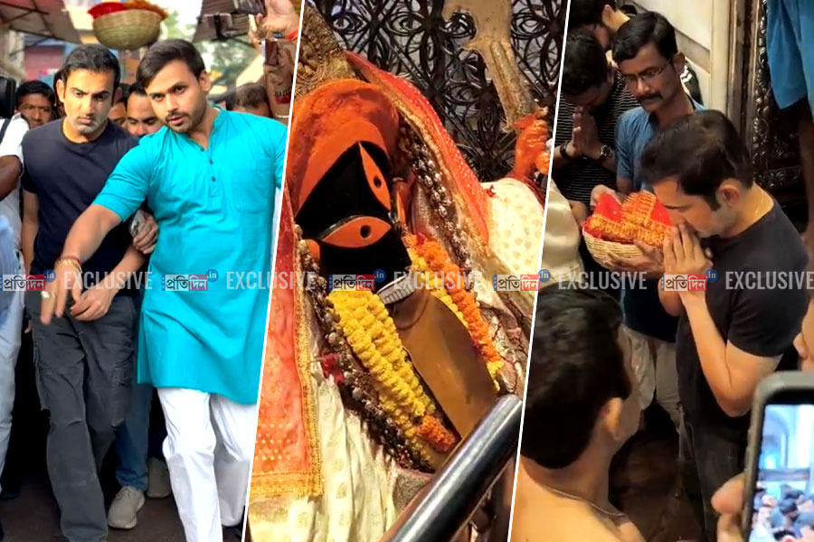 প্রোটিয়াদের বিরুদ্ধে টেস্টের আগে কালীঘাট মন্দিরে গম্ভীর, রইল ভারতের কোচের দেবীদর্শনের অ্যালবাম