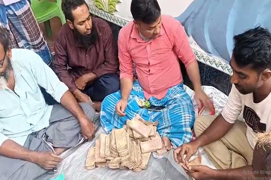 ভিক্ষুকের জরাজীর্ণ ঘর থেকে উদ্ধার লক্ষ লক্ষ টাকা! চাঞ্চল্য মুর্শিদাবাদের সালারে