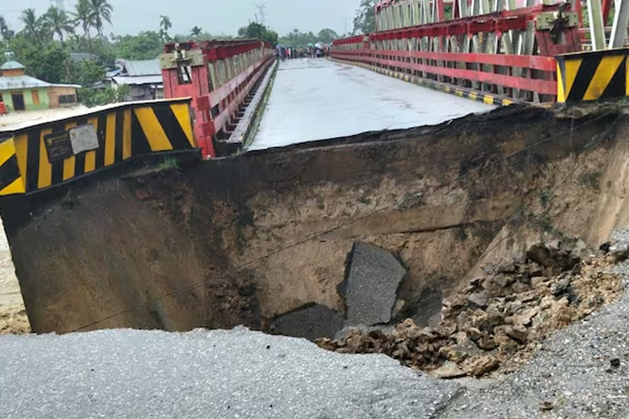 হড়পা বানের পরে এবার ভূমিকম্প! প্রাকৃতিক দুর্যোগ পিছু ছাড়ছে না ইন্দোনেশিয়ার
