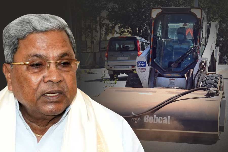 ২৩ কোটির মেশিন না কিনে ৬০০ কোটিতে ভাড়া! কর্নাটকের ‘রাস্তা সাফাই’য়ে বিরাট দুর্নীতির গন্ধ পেল বিজেপি