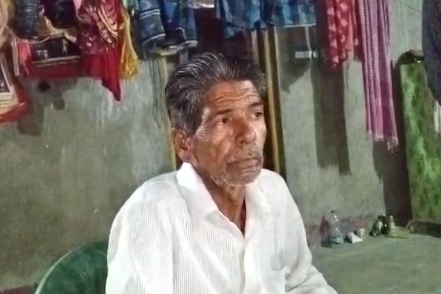 ৩৫ বছর আগে নিখোঁজ, ‘এসআইআর আতঙ্কে’ মুর্শিদাবাদের বাড়িতে ফিরলেন ব্যক্তি