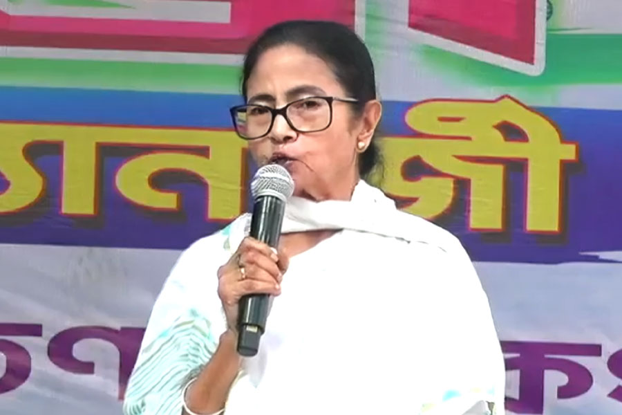 ‘বীরভূমে জন্মেছি, না হলে আমাকেও বাংলাদেশি বলত’, মতুয়াগড়ে বিজেপিকে তোপ মমতার
