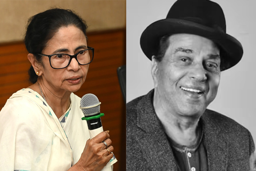 ‘ভারতীয় সিনেমায় ধর্মেন্দ্রজির অসামান্য অবদান আগামী প্রজন্মের অনুপ্রেরণা’, শোকজ্ঞাপন মমতার