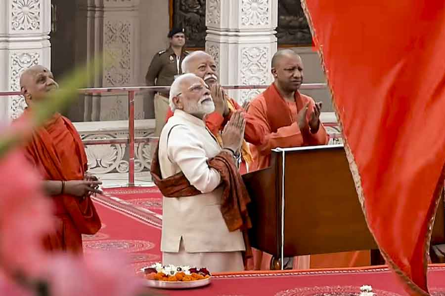 ‘শতাব্দীপ্রাচীন ক্ষতে প্রলেপ, আজ গোটা ভারত রামময়’, রামমন্দিরে ধ্বজারোহণে আবেগপ্রবণ মোদি