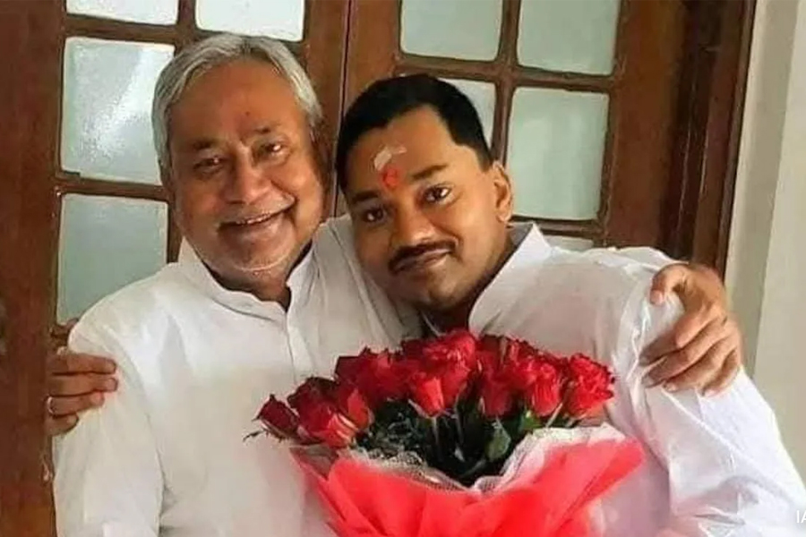নীতীশ জিততেই প্রকাশ্যে ছেলে নিশান্ত! বাবাকে শুভেচ্ছাবার্তায় সক্রিয় হওয়ার ইঙ্গিত?