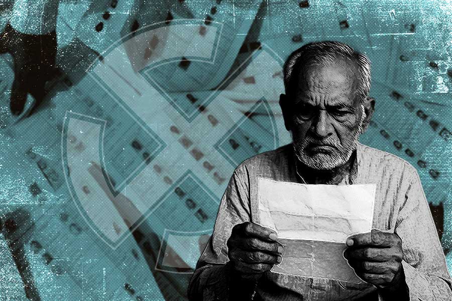 ২০০২ সালের ভোটার লিস্টে নাম নেই পরিবারের সদস্যদের! দেশছাড়া হওয়ার ভয়ে ‘আত্মঘাতী’ প্রৌঢ়