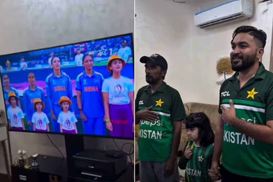 পাকিস্তানের জার্সি পরে গাইছেন ভারতের জাতীয় সঙ্গীত! ভাইরাল পাকভক্তদের ভিডিও