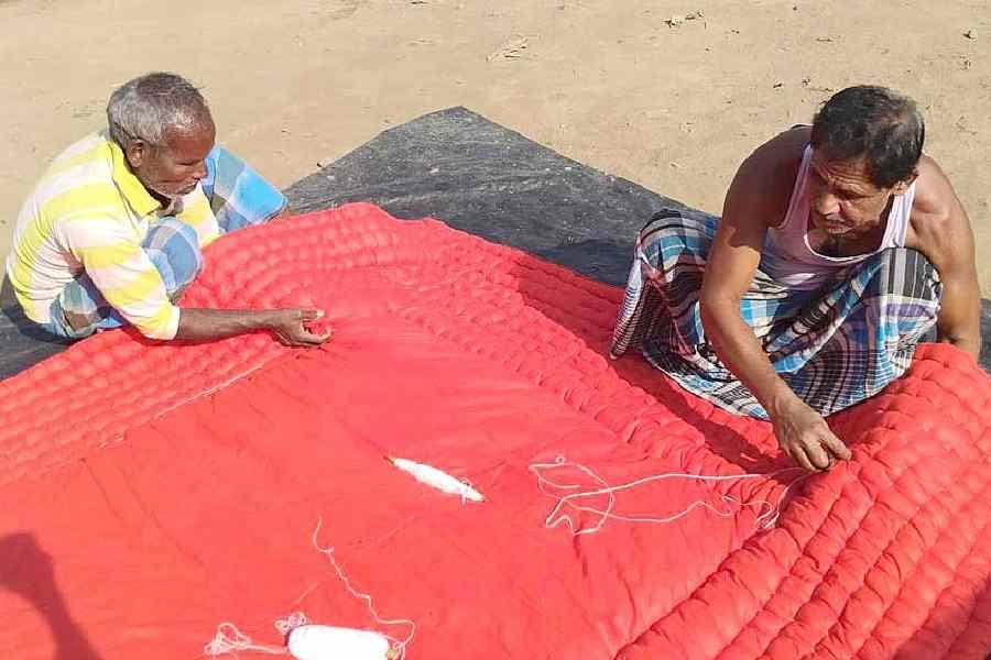 Lifestyle News: The Mystery of Red Quilts, Why the Color Choice