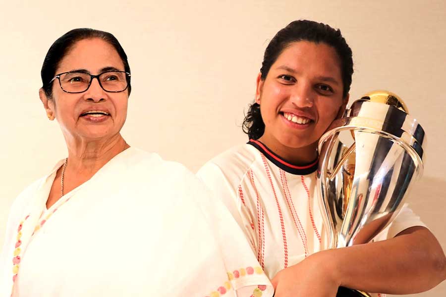 সোনার ব্যাট দিয়ে রিচাকে সংবর্ধনা সিএবি’র, শনিবারের অনুষ্ঠানে থাকবেন মুখ্যমন্ত্রীও
