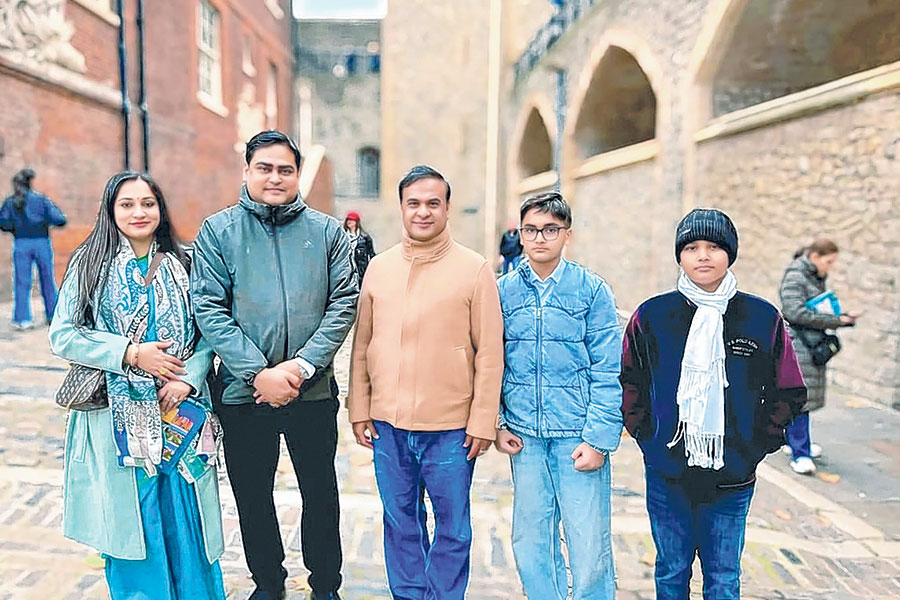 SIR আবহে লন্ডন সফরে বিজেপি সাংসদ শান্তনু ঠাকুর! ক্ষুব্ধ মতুয়াদের একাংশ