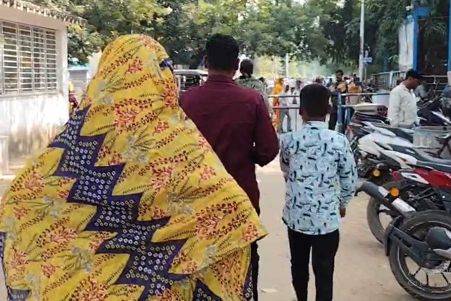 বোলপুরের স্কুলে র‍্যাগিংয়ের শিকার ষষ্ঠ শ্রেণির পড়ুয়া! মারের চোটে হাসপাতালে রক্তাক্ত ছাত্র