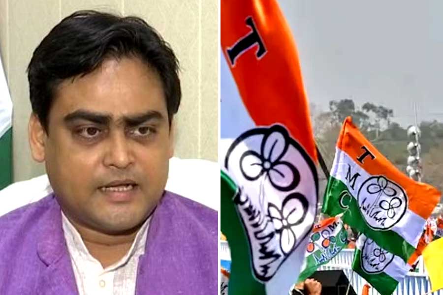 ৮০০ টাকায় নাগরিকত্ব! মতুয়াদের নিয়ে ‘ব্যবসা’ বিজেপির, শান্তনু ঠাকুরকে নিশানা তৃণমূলের