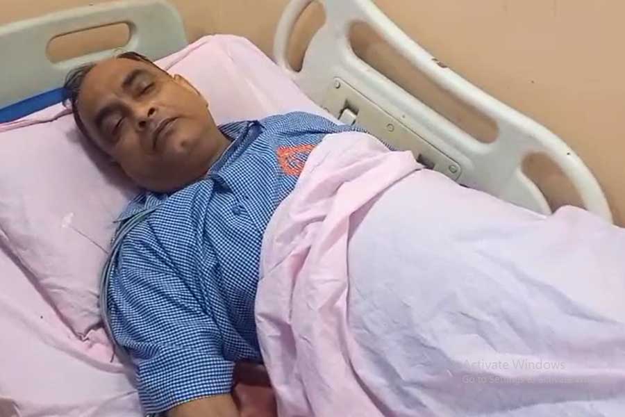 ‘SIR-এ নাম বাদ পড়বে?’ জনতার প্রশ্নে অসুস্থ তৃণমূল কাউন্সিলর সাকির আলি, ভর্তি হাসপাতালে
