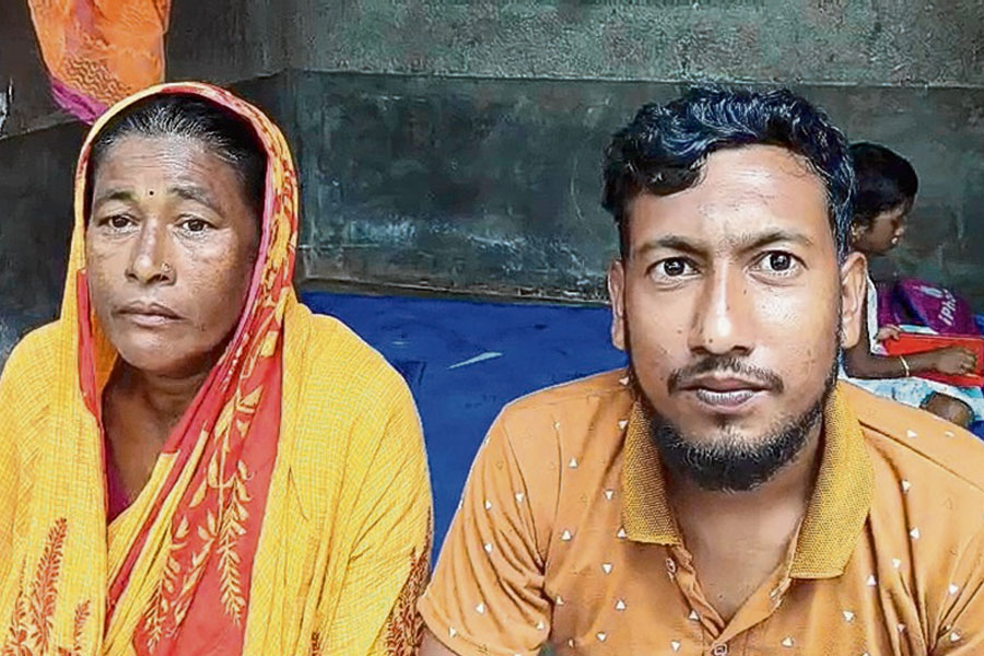 প্রতিদিন কাটছে চোখের জলে, কবে ফিরবে মেয়ে? উদ্বেগে সোনালির বাবা-মা