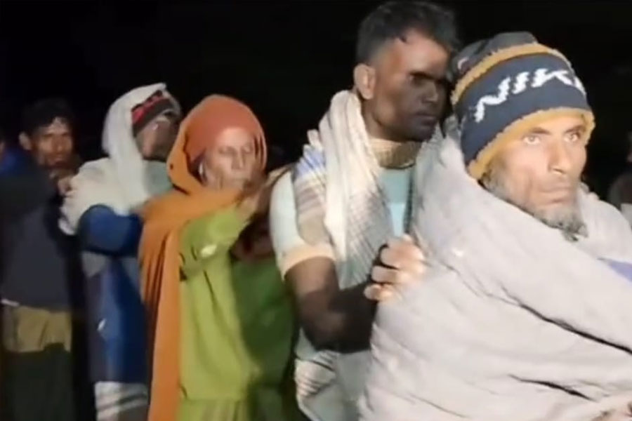 ফের ২৬ জন বাংলাদেশি মৎস্যজীবী গ্রেপ্তার সুন্দরবনে, ভুল করে অনুপ্রবেশ নাকি অন্য কিছু?