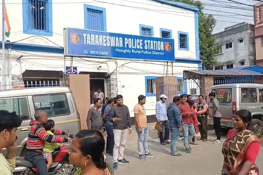 বিচ্ছেদের পরও অত্যাচার! স্বামীকে বাঁশ দিয়ে পিটিয়ে ‘খুন’, গ্রেপ্তার প্রাক্তন স্ত্রী-কন্যা