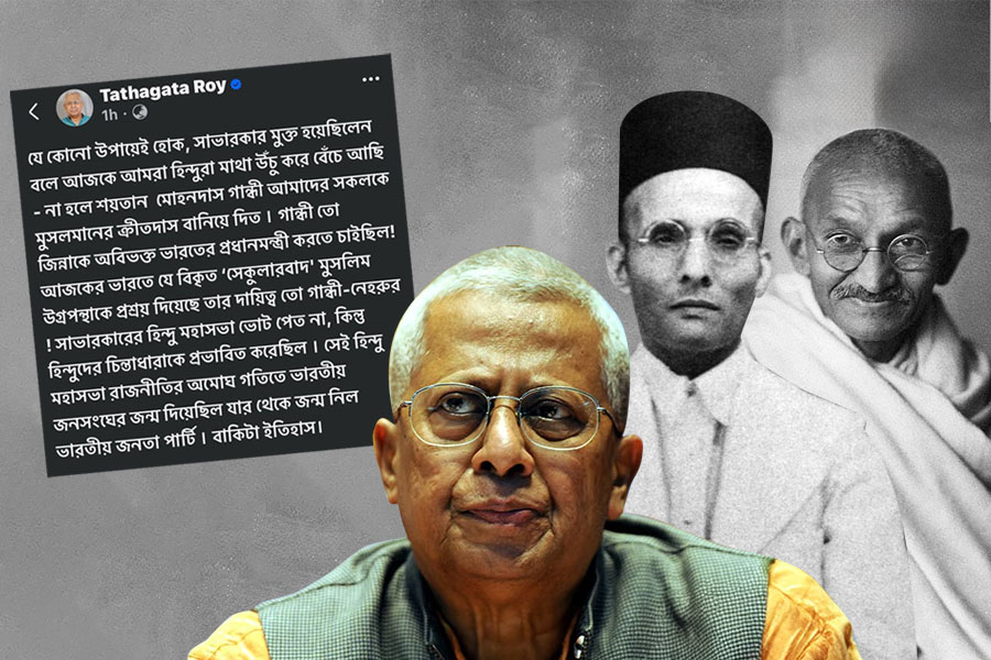 ‘সাভারকর মুক্তিদাতা, গান্ধী শয়তান’, ফের বিতর্কিত পোস্ট তথাগত রায়ের