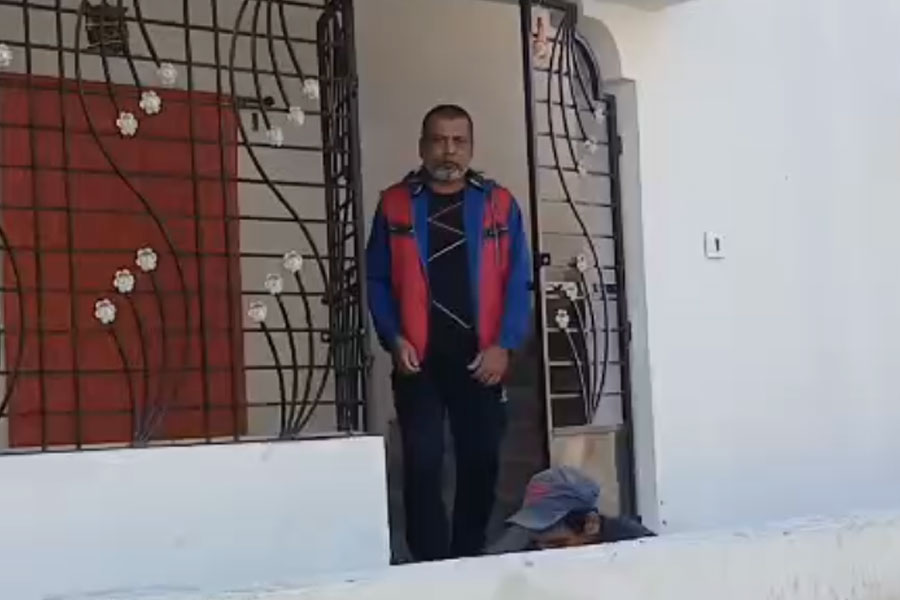 নিজের হাতে জমা দিয়েছেন এনুমারেশন ফর্ম, রয়েছে কপিও, আলিপুরদুয়ারে বাদ ‘বৈধ’ ভোটারের নাম