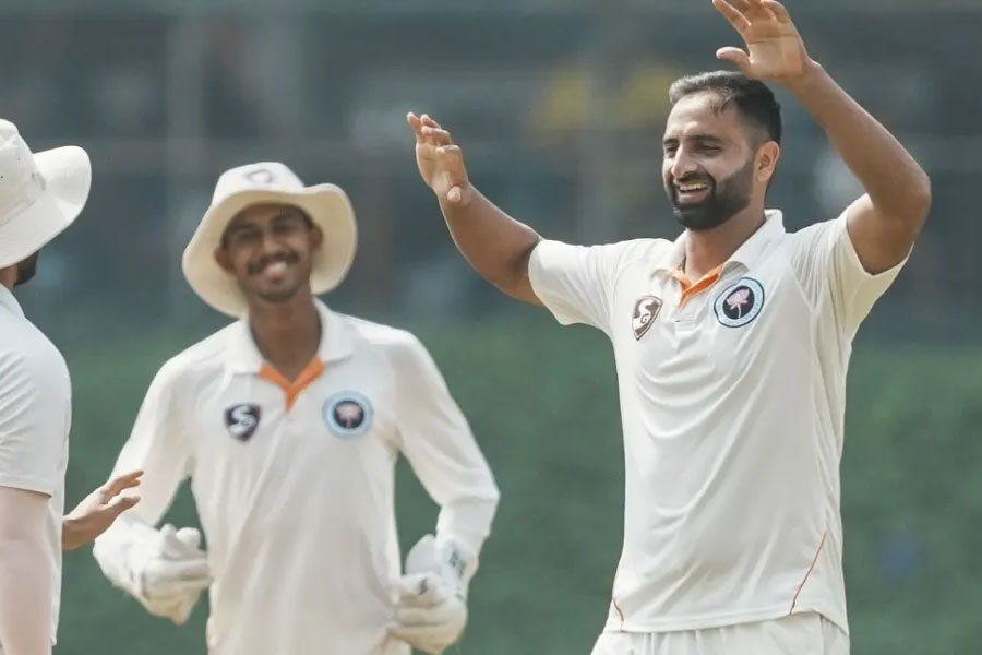 বাবার পছন্দের ডাক্তারি নয়, আইপিএল নিলামে বিরাট দর পাওয়া আকিবের মোক্ষ শুধু ক্রিকেট