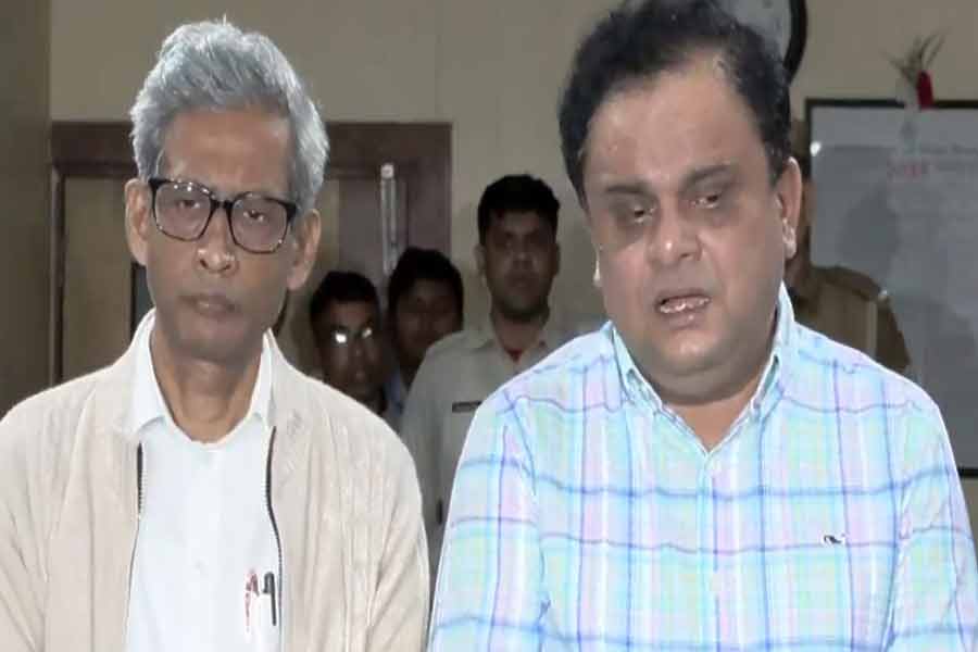 আদালতে বাঁচল ৩২ হাজারের চাকরি, ব্রাত্য বলছেন, ‘এবার SSC-র যোগ্য চাকরিহারাদের…’