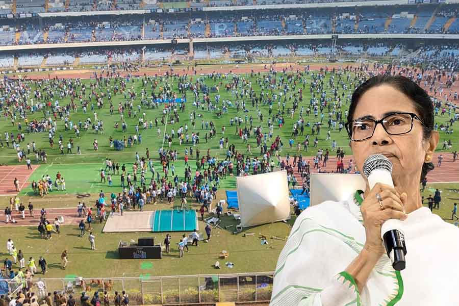 ‘মেসির কাছে ক্ষমা চাইছি’, যুবভারতীতে তাণ্ডবের নিন্দা করে তদন্ত কমিটি গঠনের নির্দেশ মমতার