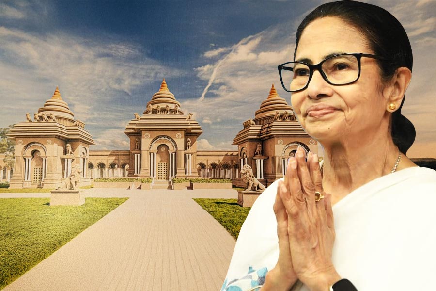 ‘ইউনেস্কোর স্বীকৃতিকে সম্মান’, দুর্গা অঙ্গনের শিলান্যাস করে বিরোধীদের জবাব মমতার